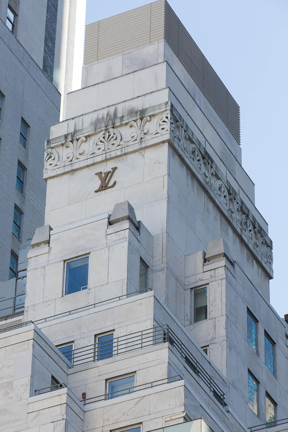 Louis Vuitton Troy Saks store, United States