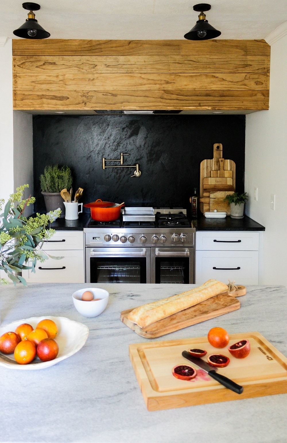 Cuisine rustique et moderne deux tons