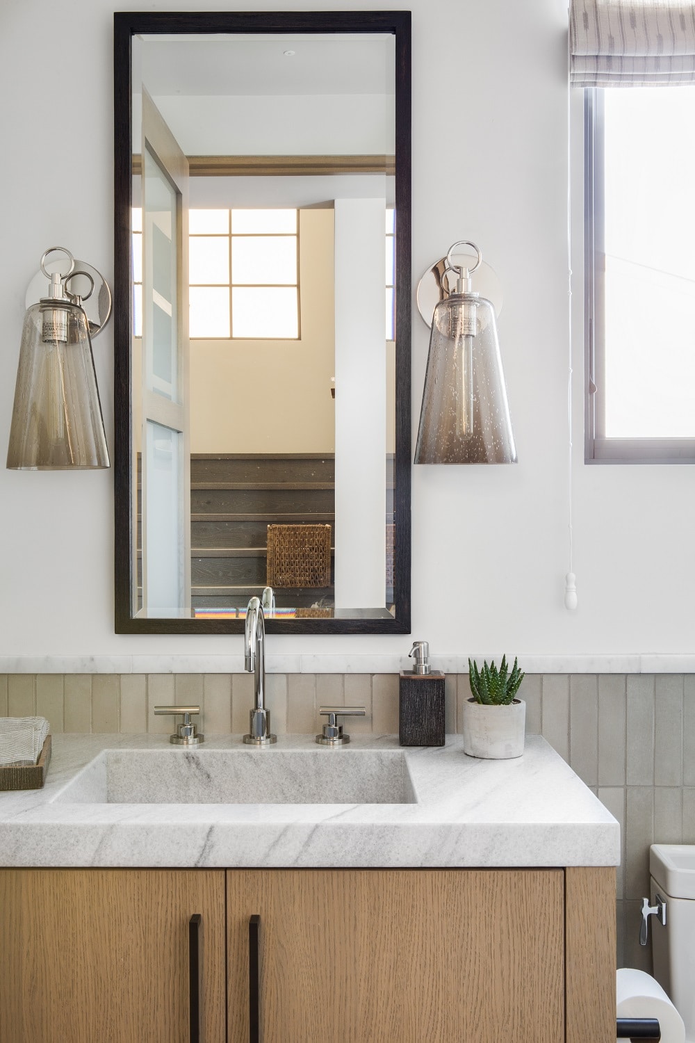 Vanité en marbre avec lavabo intégré