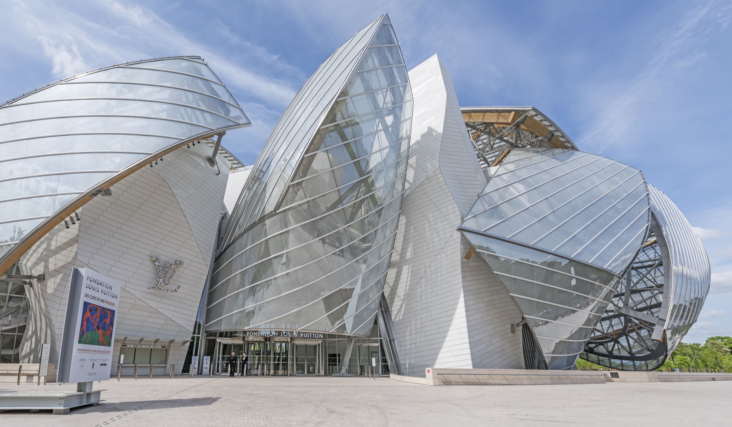 Louis Vuitton Foundation by Frank Gehry: Collection of white