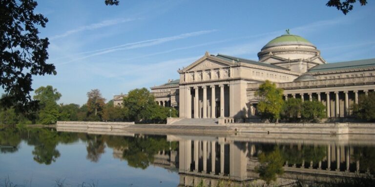 Take a Walking Tour of the Windy City’s Architectural Wonders