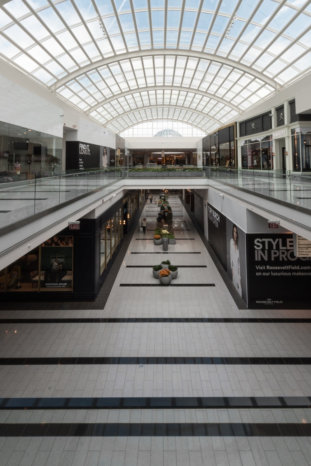 Roosevelt Field Mall Polycor Inc.