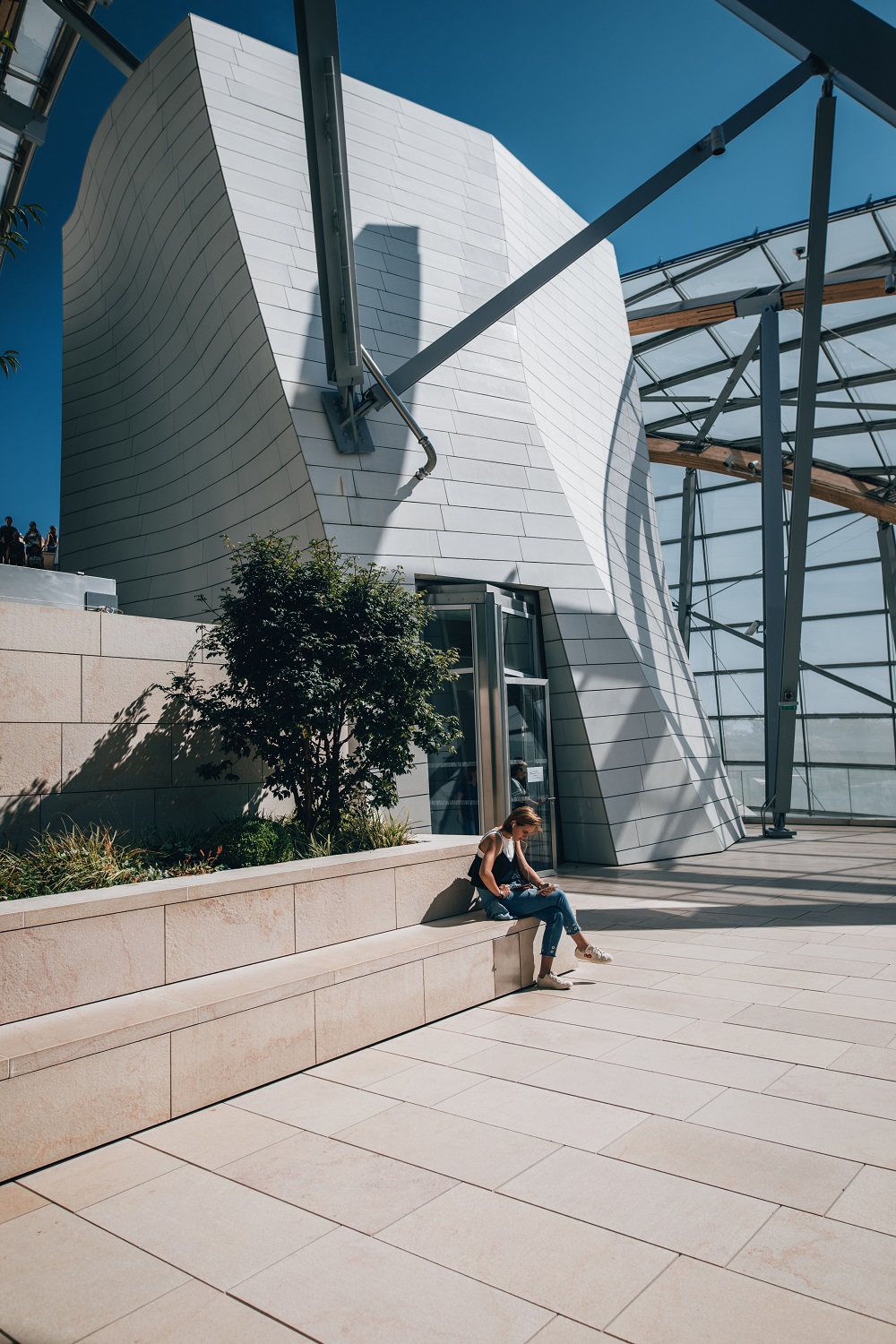 Louis Vuitton Foundation Building in Paris by Frank Gehry : r/architecture