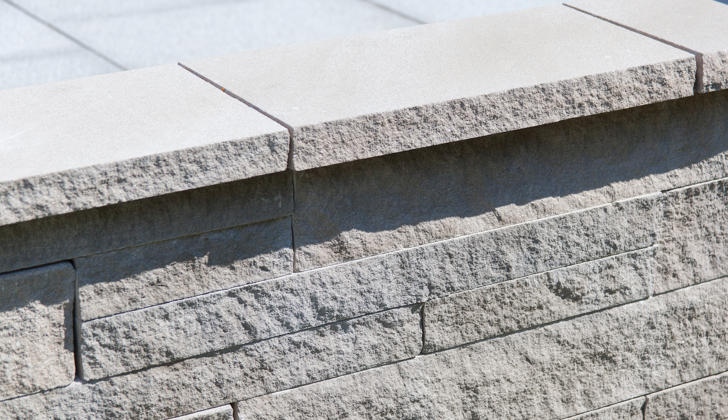 HIGH RESOLUTION TEXTURES: Concrete wall smooth pillar texture