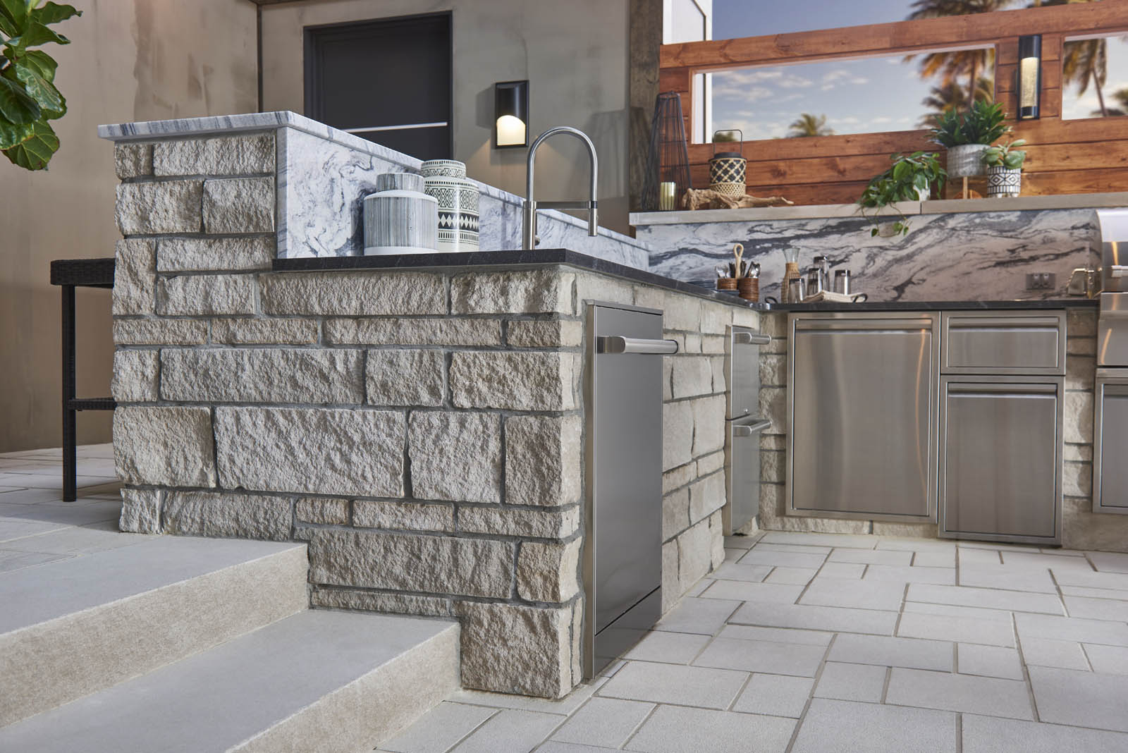 Polycor Metal California Beach Home - Polycor Inc.