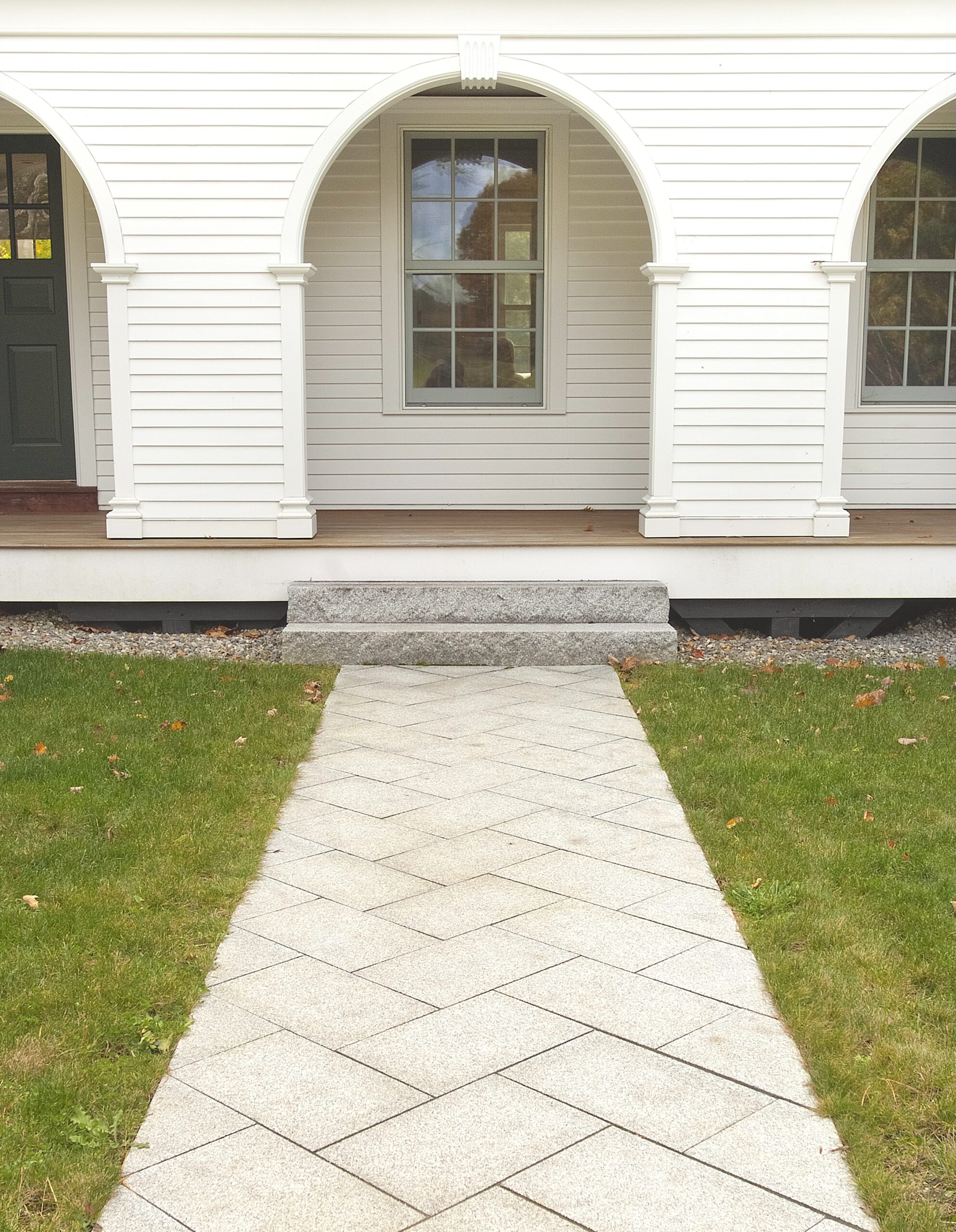 polycor-woodbury-gray-granite-paver-herringbone-pattern-walkway